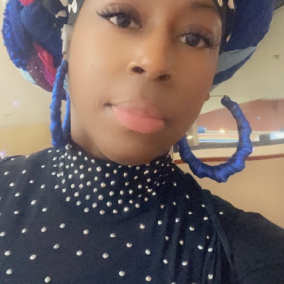 Meet your Posher, Nichole - Picture 3 of 14